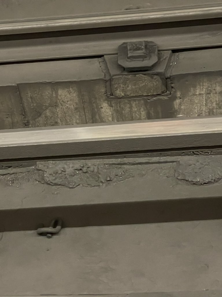 dan_dan87's tweet photo. @TfL - Chancery Lane Station. East bound - one of the fasteners has come off. https://t.co/nZuv2V0U59