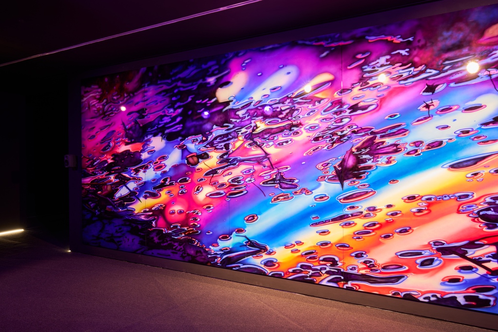 TCMargate's tweet photo. 🎡 ARTIST SPOTLIGHT: Darren Horton 🎡 

Darren Horton is a Kent-based airbrush artist.For In The Offing, Horton has painted a mural 8.5m in length based on design directions from Mark Leckey.  

 #InTheOffing #MarkLeckey #TurnerContemporary #Margate https://t.co/NvTsgMG4Jx