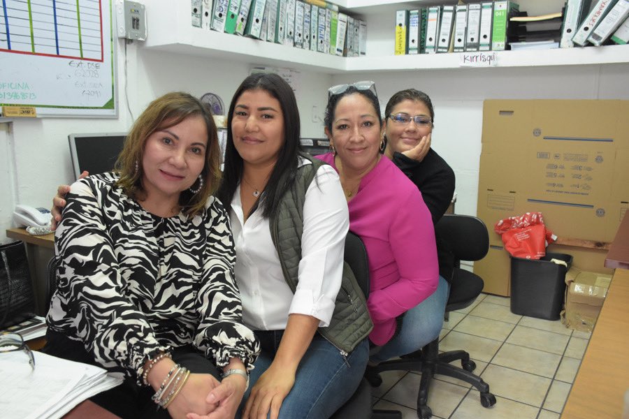 cobachchiapas's tweet photo. ¡Arrancamos con entusiasmo el 2024 en el Colegio de Bachilleres de Chiapas! 

Estamos listos para atenderte en nuestras nueve coordinaciones de zona y dirección general. Juntos, enfrentaremos nuevos retos con dedicación y profesionalismo. 

¡Bienvenidos a un año excepcional! https://t.co/1tsV9LSqON