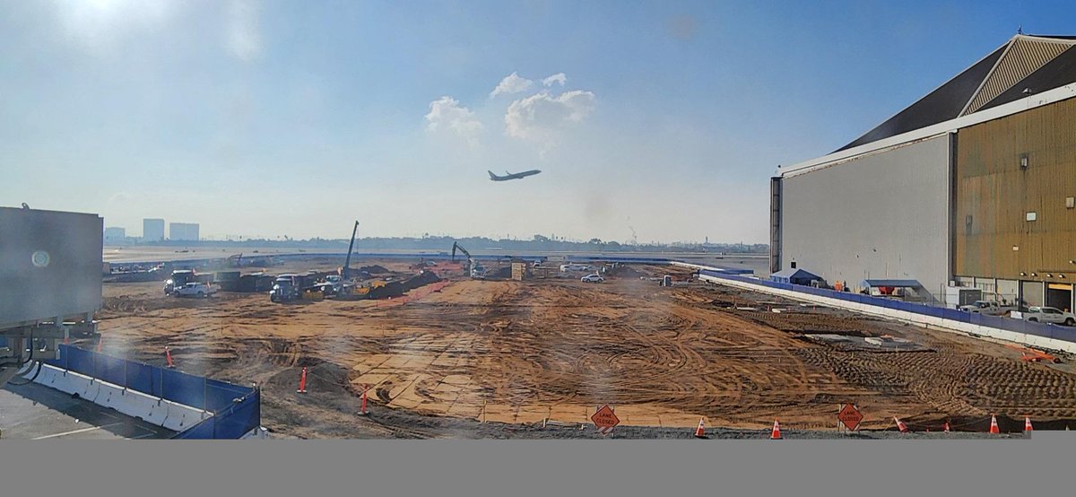 UrbanizeLA's tweet image. LAX Midfield Satellite Concourse South expansion starts to take shape - The $400M project is slated for completion in 2025 la.urbanize.city/post/lax-midfi…