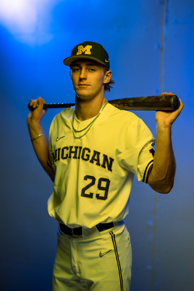 umichbaseball's tweet photo. 🇨🇦 O Canada! 🇨🇦

From across the border, Keegan O'Hearn is ready for his freshman season with the Wolverines!

#GoBlue https://t.co/uNzbrF5LY7