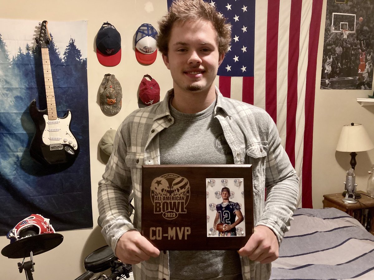 🏈 🏆Honored to receive the Co-MVP Award from the @GatlinburgBowl. This plaque isn’t just a token of achievement, it’s a reminder of the hard work behind it. Thanks to everyone supporting me on this journey! ⁦@RocketCityPreps⁩ @GoMVB @8ManExtreme ⁦@seecfootball⁩