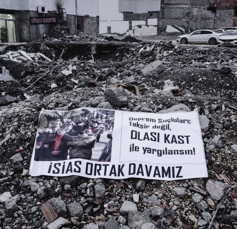 sewikayikci's tweet photo. #isiashesapverecek
#isiasortakdavamız 
 
Rant için göz göre göre öldürdünüz çocuklarımızı, binlerce kişiyi. Milyonlarca insanın kalbine ateş düşürdünüz. Bu olası değil, bu bildiğimiz kast! https://t.co/rPTvQCWPVY