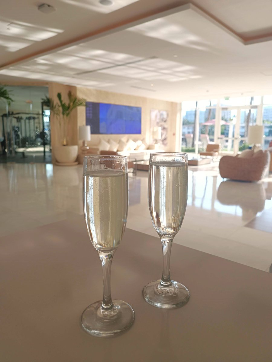 Cheering into the new year #grandbayharbor style. buff.ly/2RQ1wVF

#gbbmoments #newyear #newadventure #hellojanuary #miamihotel #champagne #toast #findyourmiami #findyourwave