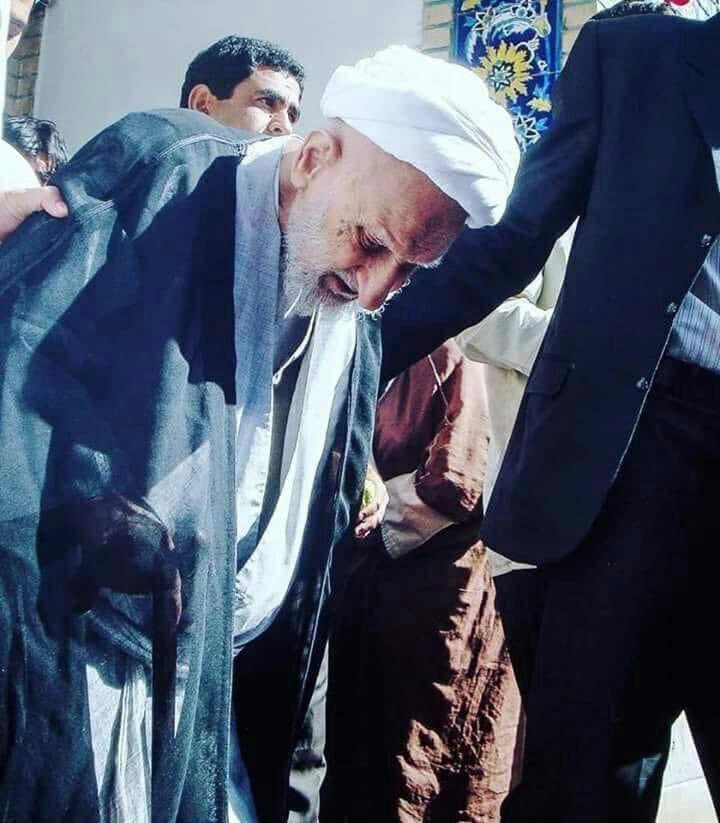 alaakherah's tweet photo. الشيخ بهجت "قده":

أما فيما يخص زيارة الإمام الحسين "عليه السلام" فعلامة إذن الدخول هي البكاء، فإذا انهمرت دمعة يعني قد أُعطيتم الإذن من قِبل حضرته بالدخول فتدخلون.

عندما تشعرون بوجود تحوّل في نفوسكم تدخلون إلىٰ الحرم، أمّا في حالة عدم شعوركم بأي تغيير في قلوبكم https://t.co/Ha6Sl4bj6f