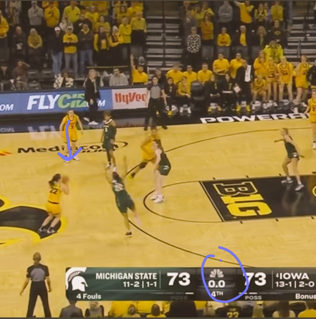 DaRealDJ93's tweet photo. Clearly she never got the ball out of her hand in time 🤷🏾‍♂️🤷🏾‍♂️ #Overhyped https://t.co/UPrWr4m3Kg