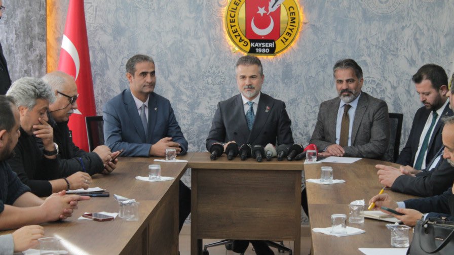 SUAT KILIÇ’TAN KGC’YE ZİYARET… 
kayserigazetecilercemiyeti.com/2024/01/03/sua…