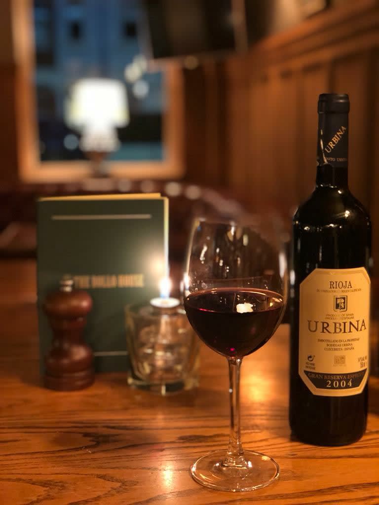 Imagine a Urbina Rioja, with a tempranillo grapes aged 30 months and a Grass Fed Sirloin Steak.
You are snucked away from the wind and rain.
Perfection? At the Bollo, it can happen. Welcome!

#gastropub #Metropolitan #Steak #redwine