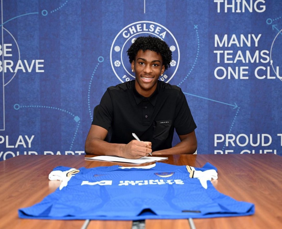 🔵 Josh-Kofi Acheampong has signed his first professional deal at Chelsea today, as club statement confirmed.

Understand the agreement will be valid until June 2026, two year and half deal.