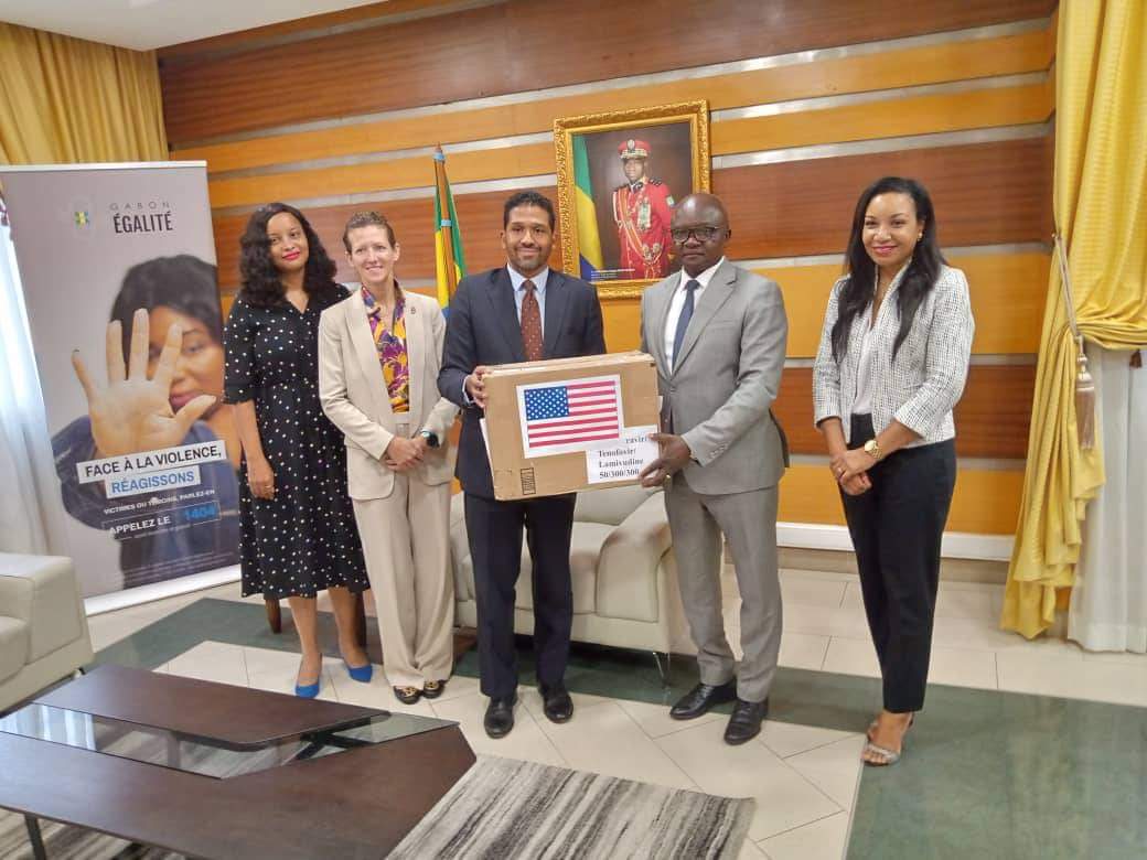 Les États Unis accordent au Gabon un nouveau don d'antiretroviraux d'une valeur de deux millions de dollars.
<a href="/SanteSocialeGA/">Ministère de la Santé et des Affaires Sociales</a>
<a href="/gabonmediatime/">Gabon Media Time</a>