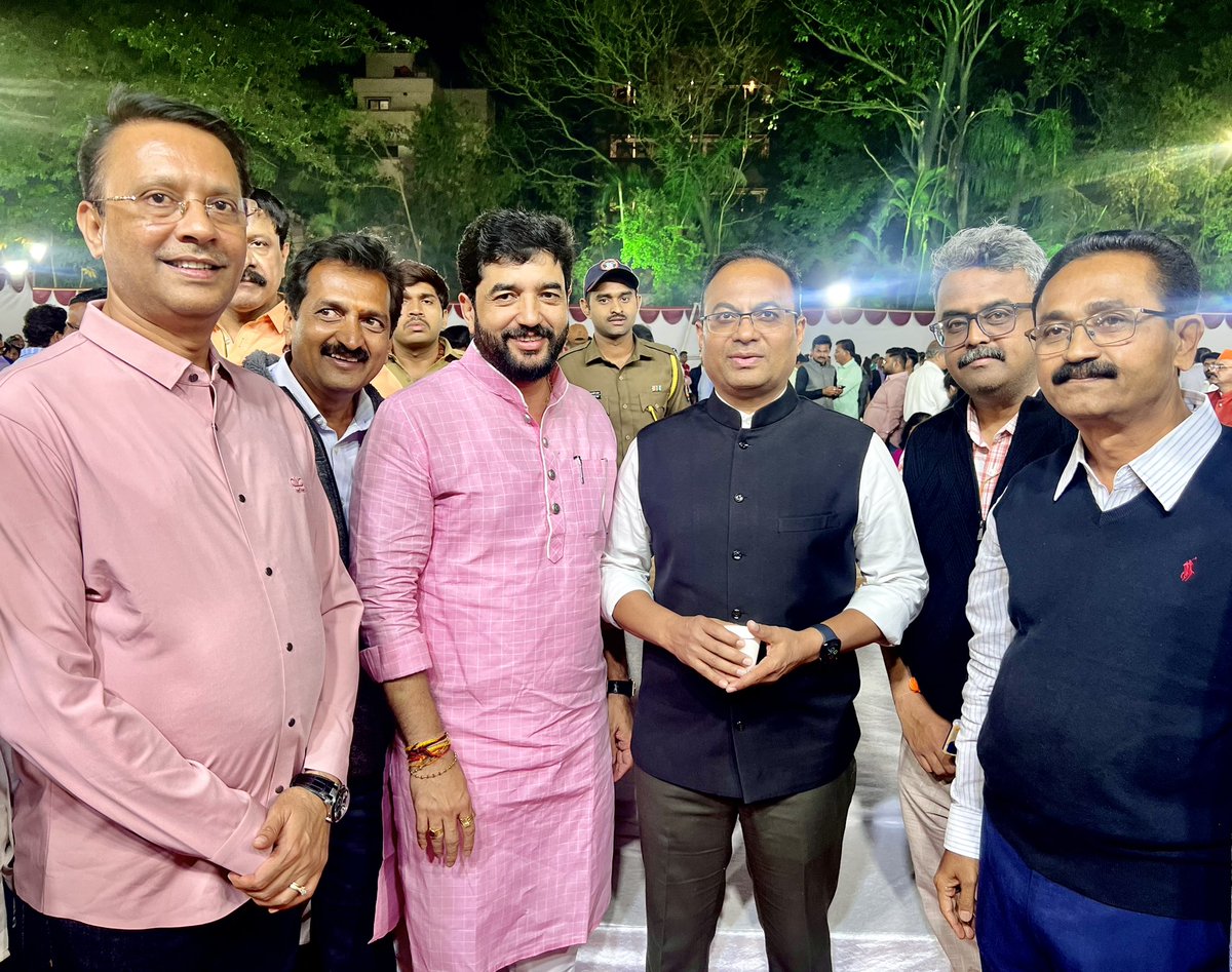 mohol_murlidhar's tweet image. ‘दैनिक पुढारी’च्या वर्धापनदिनानिमित्त आयोजित समारंभात सहभागी होत अध्यक्ष श्री. प्रतापराव जाधव, व्यवस्थापकीय अध्यक्ष श्री. योगेश जाधव यांच्यासह टीम पुढारीचं अभिनंदन करुन पुढील वाटचालीस शुभेच्छा दिल्या. या समारंभात विविध क्षेत्रातील मान्यवरांच्या भेटीही झाल्या.

#पुढारी #Pudhari