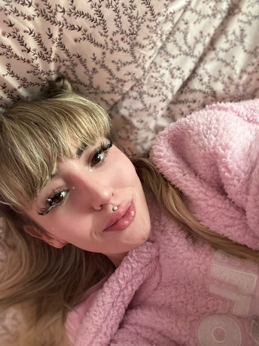 I felt very fae fem today ♡︎ https://t.co/7XMxYrzy0y