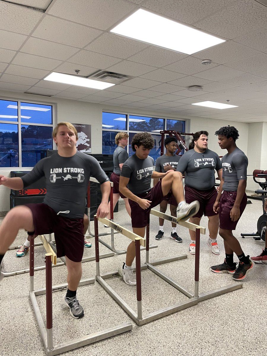 kelbodean's tweet photo. Welcome back. New year same attitude. @LIONSTRONGFB @LionSportsCHS https://t.co/eX9WhAGbtO