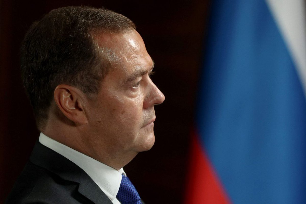 🇷🇺🇫🇷 Dmitry Medvedev on his Telegram Channel

We never liked the French.
They eat frogs, they fought with us. And in general, they are, you know, f*gg0ts.

And now we are convinced of this. The French Foreign Ministry wrote: a strike on Belgorod using cluster munitions is the