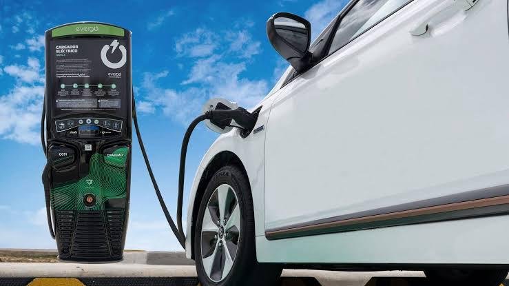 jorcervan's tweet photo. Los usuarios de automóviles con sistemas de propulsión eléctrica e híbrida enchufable de las marcas del Grupo Volkswagen en México tendrán acceso a la estación de carga #Evergo (@evergo_emob) instalada en el estado de #Querétaro
#EV #AutosEléctricos
https://t.co/wpplFUMIs0 https://t.co/KJ6hTuwERl