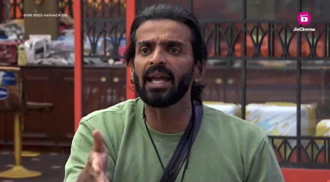 BBK_Updates's tweet photo. This New Version of Vinay 😍
yest Chendaa..

Right Time Alli Good Changes. Heege erli... Yardu kannu bilde erli aane Mele 🤞😬

Today Totally different aagi kaantidare Vinay 
#BBKSeason10 #BBK10 https://t.co/V0B6ALx21I