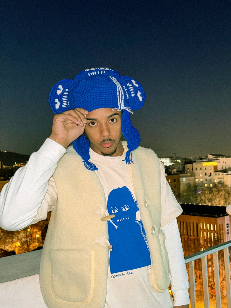 CaminoTV's tweet photo. « ENSEMBLE » 💙  

JULES KOUNDE POUR COMMUNI-TEE 

COLLAB @ENSEMBLE365 +
@ADIDASORIGINALS + @7FRINGZ    

TEE + BONNET DISPO ICI : https://t.co/5YLaQssZZ4   

L’ÉDITION 2024 ARRIVE AVEC DE GRANDES OPPORTUNITÉS. 📈 https://t.co/aNL9qPHUq6