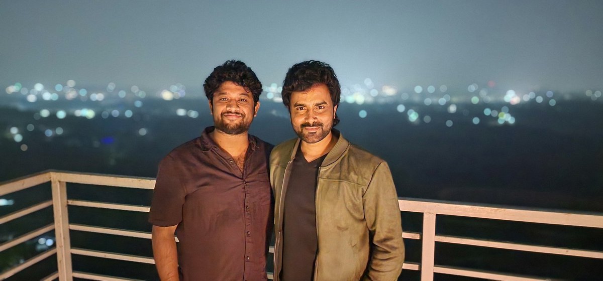 SidduVarma7's tweet photo. Wishing my Hero Darling  Brother @VijayDharan_D
a Very Happy Birthday 🎂💐
My best wishes to your future projects  👍
May your day be filled with joy in 
all your Endeavours✌️🎉
Love you brother ❤️ https://t.co/2gfGerYLAu