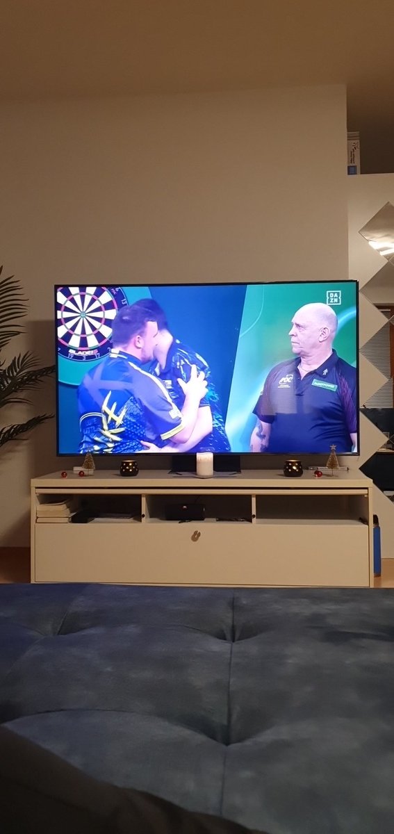 Nicely done Humphries. GG what an incredible performance from both Players. I feel sad for Littler.. he is so incredibly good. But he will lift that trophy one Day, i am sure. 🔥
#DartsWM #PDCWorldChampionship #PDCWorldDartsChampionship