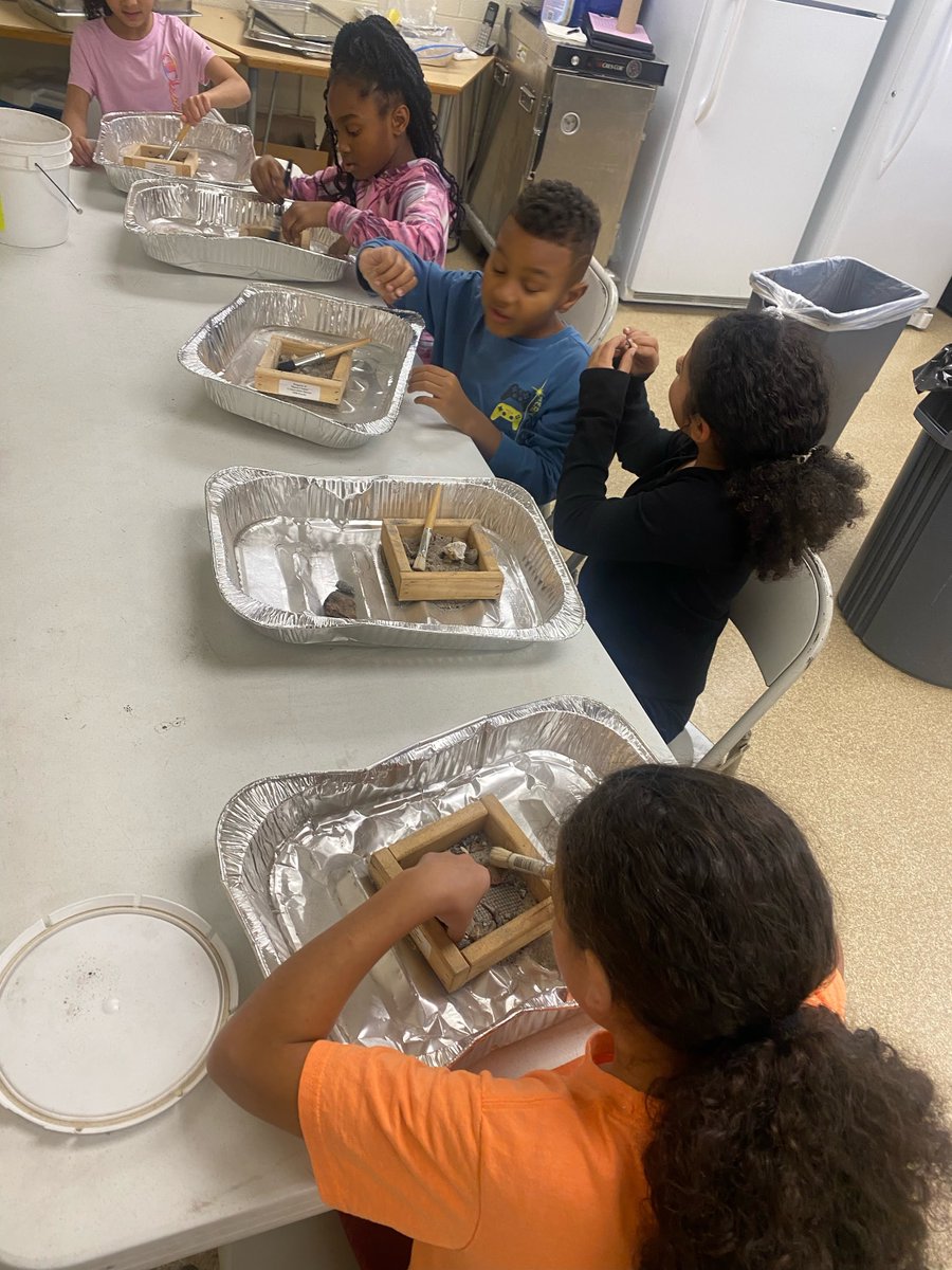 DecaturYmca's tweet image. Our students are enjoying their School Day Out digging for fossils! 

Special thanks to the @MaconCountyConservationDistrict for the "Find-A-Fossil" kits! We're learning so much!