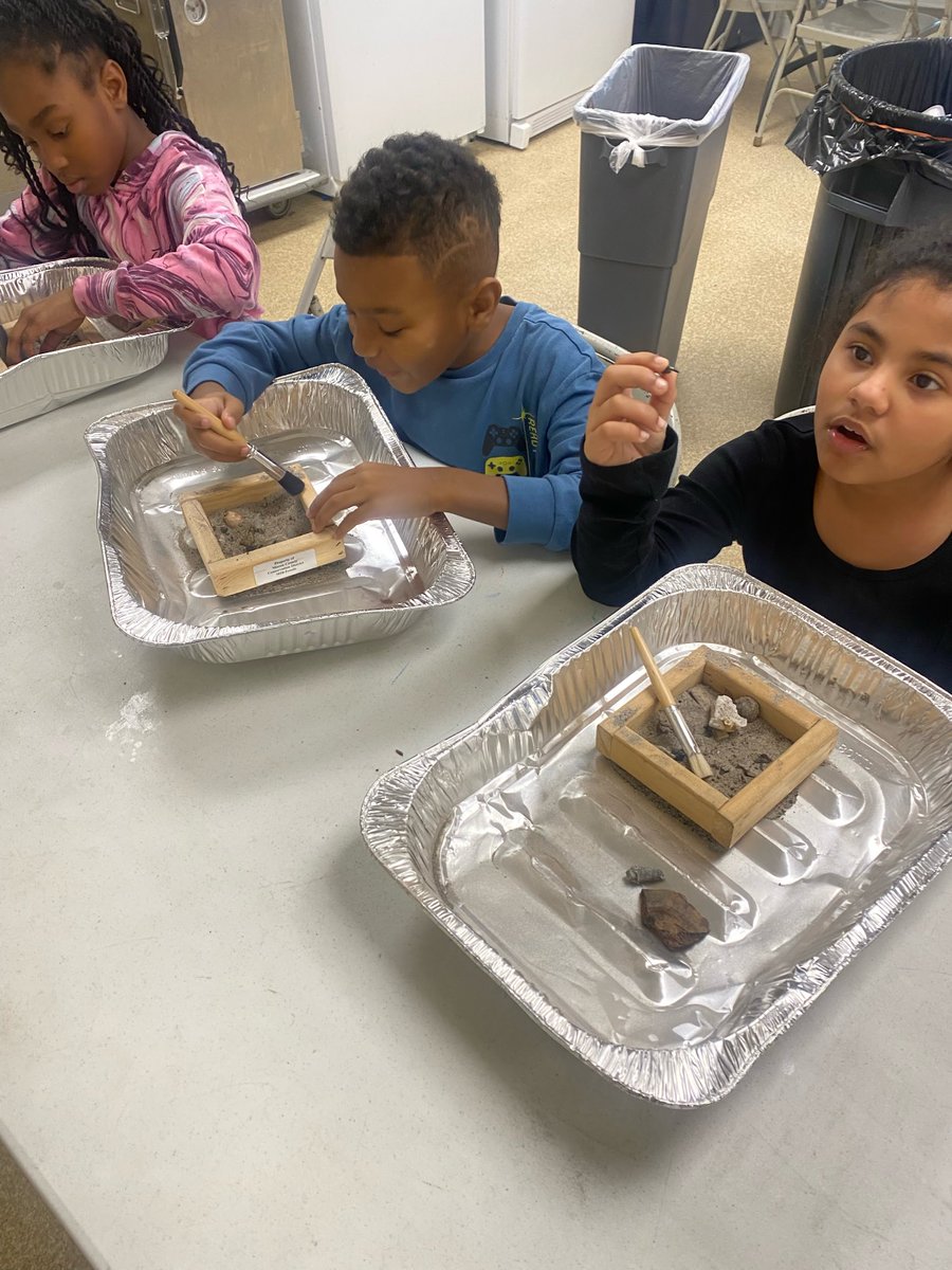 DecaturYmca's tweet image. Our students are enjoying their School Day Out digging for fossils! 

Special thanks to the @MaconCountyConservationDistrict for the "Find-A-Fossil" kits! We're learning so much!
