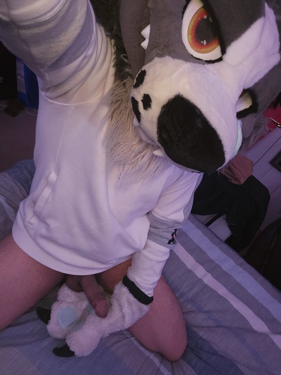 FoxskyD's tweet photo. Hoodie weather 🥰 https://t.co/ODzZTroBLd