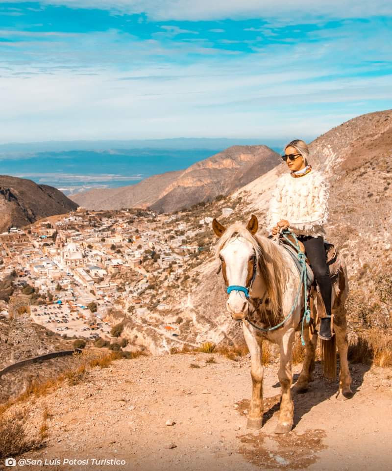 ¡Prepárate para una experiencia inolvidable este 2024! 🗓️✨ Ya tienes en tu calendario la visita obligada a Real de Catorce. 🏰🌵 Este mágico pueblo te espera con sus calles empedradas, historia fascinante y una energía única que te transportará a otra época.