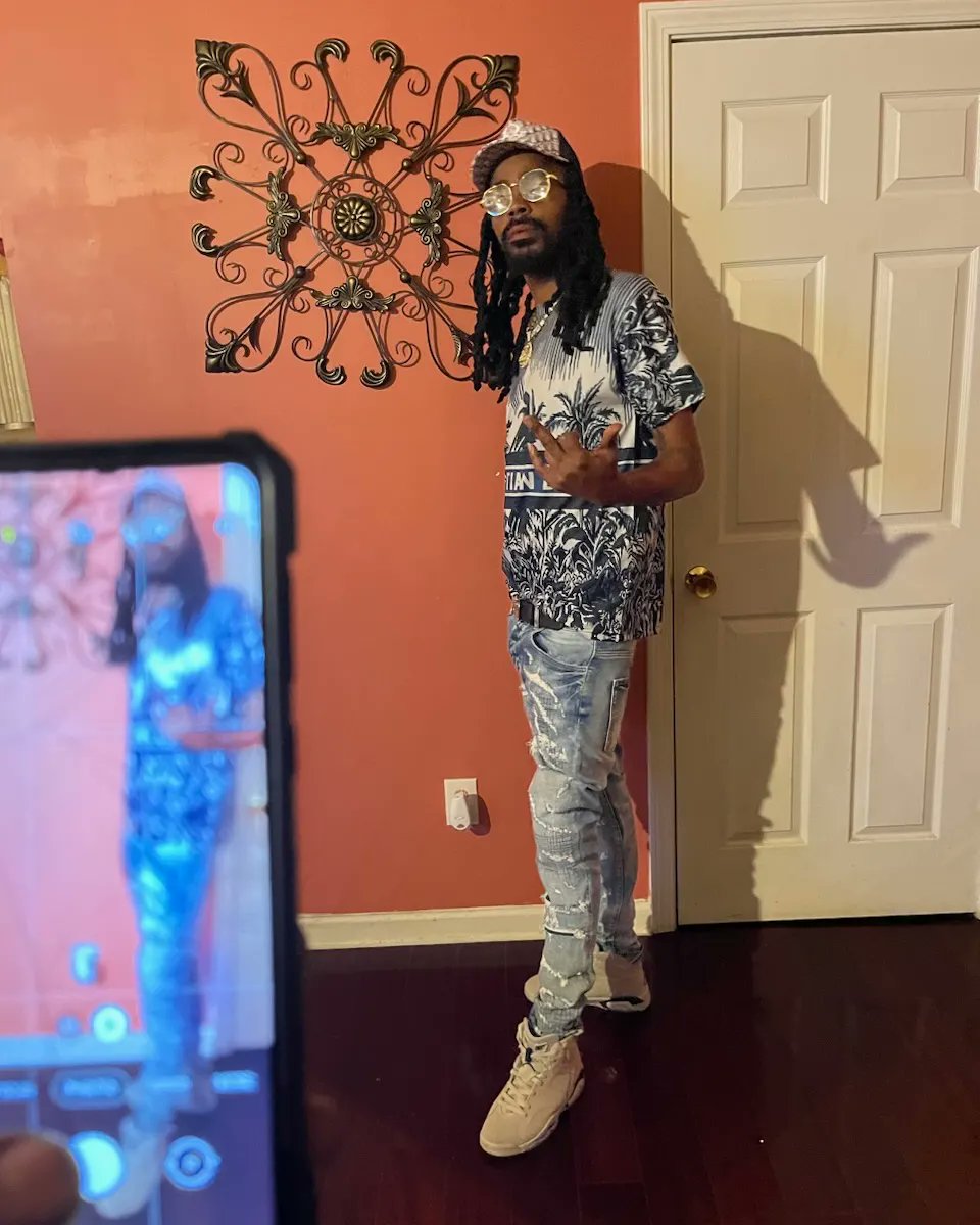 DatJones1's tweet image. How about a picture inside a picture 💯💯💯💯