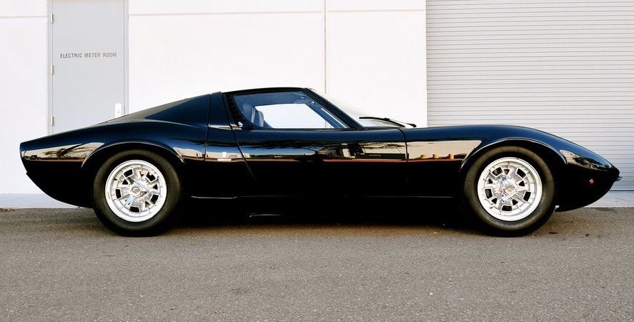 BurtonPixels's tweet image. #ObjectsOfTheDay: 1968 Lamborghini Miura

Bella auto sportiva. Stupendo. 🇮🇹 

#CarNerd #Automobile