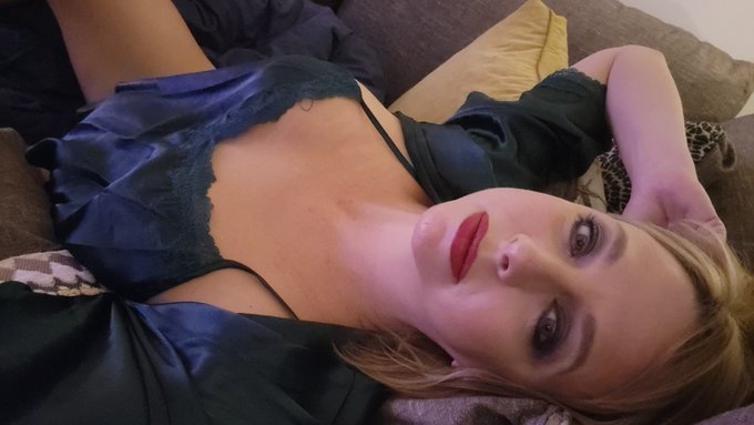 Lounging in lingerie https://t.co/MdAG2gyJzz https://t.co/CgwhNc0mpF