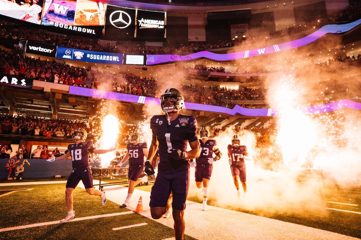 mikefiechtner's tweet photo. So many favorites from the Sugar Bowl but here are a quick few!
📸 for @UW_Football 
#CFBPlayoff https://t.co/S3bno0xcSe