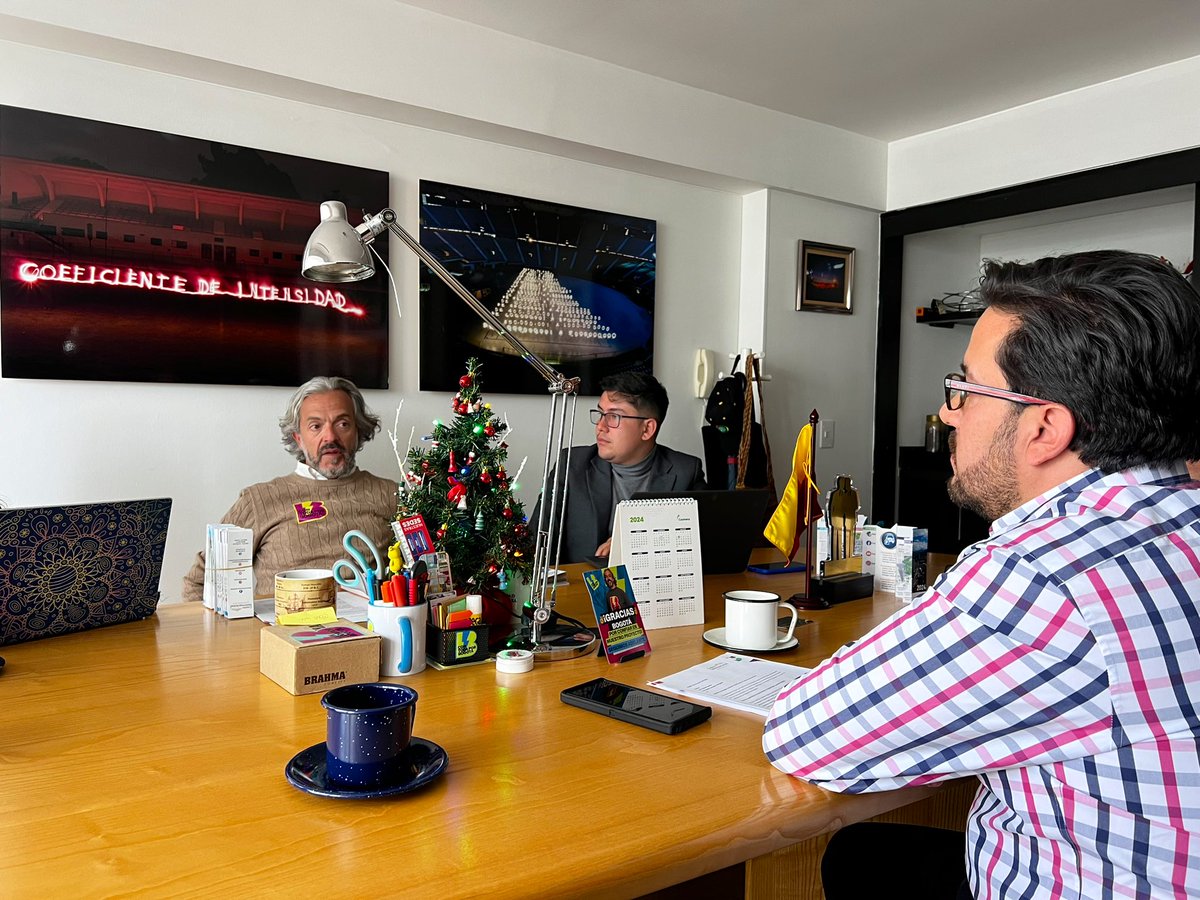 JDOviedoAr's tweet photo. ¡El trabajo de @AsoSandiego es increíble y vale la pena su replicabilidad en los distintos espacios de #Bogotá!

Arrancamos a trabajar con ellos y el @ConcejoDeBogota, para lograr:
✅Aprovechamiento y cuidado del espacio público, con #CulturaCiudadana.
🔁Conseguir recursos para realizar más pilotos y tener laboratorios de #innovación.
⚛️Tener un responsable que ejerza la #gobernanza del #EspacioPúblico, a través de una buena coordinación.

Acá estamos, ¡dándole #ConToda! 💪🏼⚡️