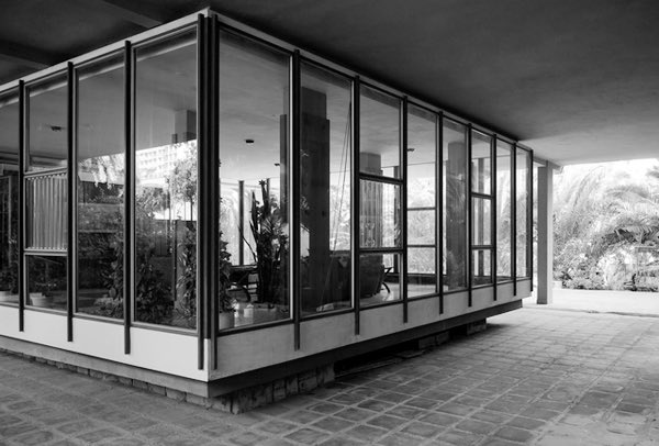 TRES60Blog's tweet photo. Bloque residencial en la Calle Jaime Roig, 12 de Valencia. Proyectado por el despacho GO-DB Arquitectos entre 1962 - 1964.

#arquitectura #arquitecturamoderna #Valencia #GODB https://t.co/hiNLrgaqly