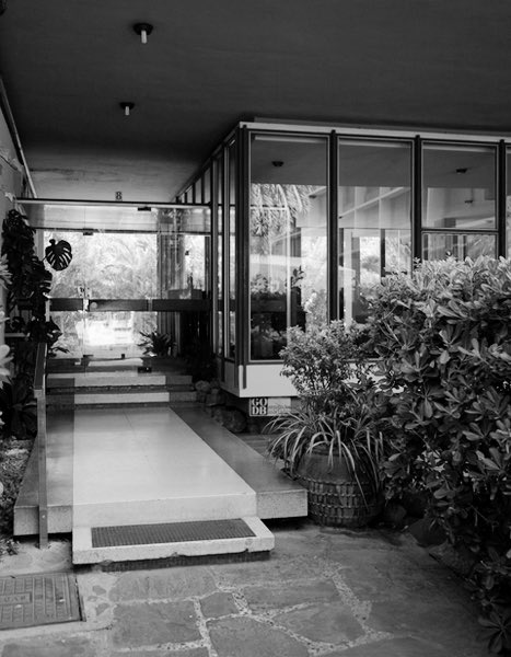 TRES60Blog's tweet photo. Bloque residencial en la Calle Jaime Roig, 12 de Valencia. Proyectado por el despacho GO-DB Arquitectos entre 1962 - 1964.

#arquitectura #arquitecturamoderna #Valencia #GODB https://t.co/hiNLrgaqly