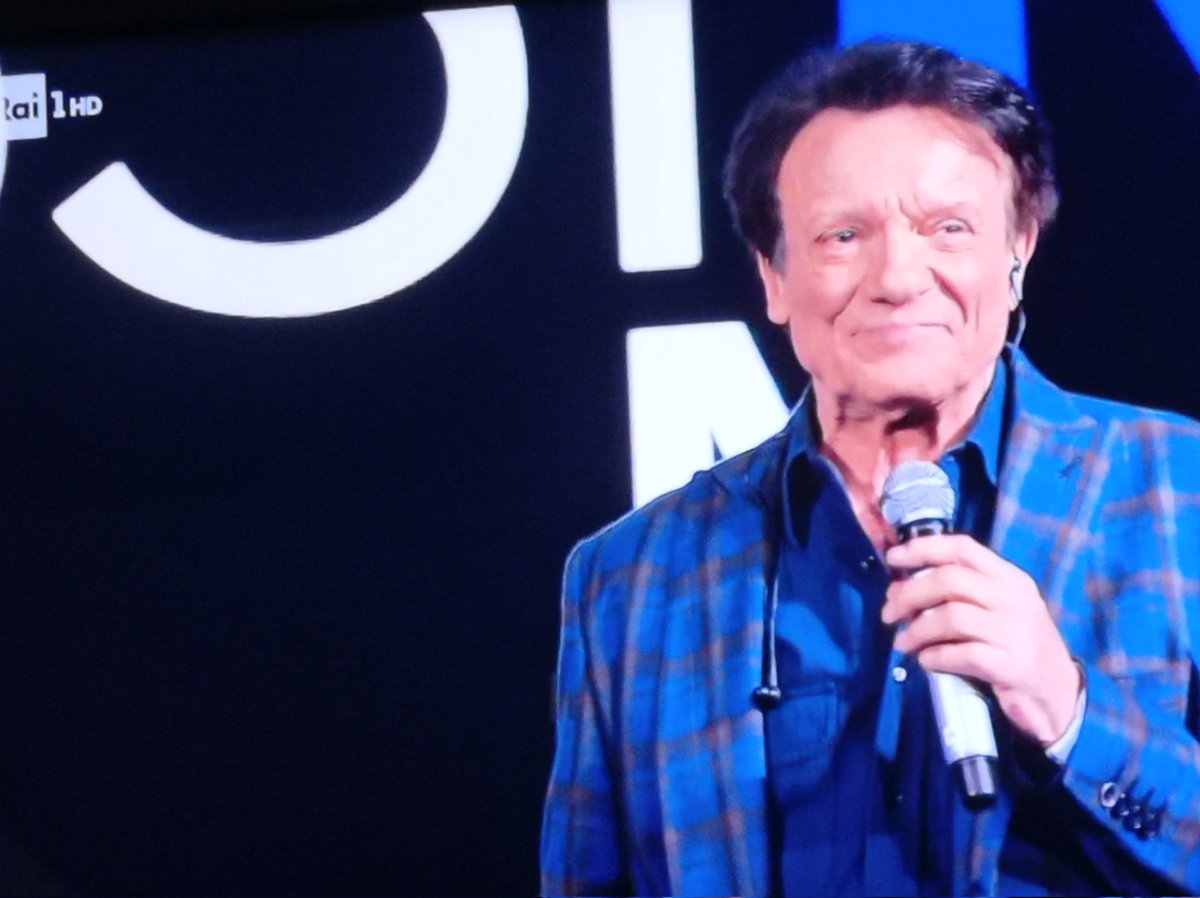 PerlaAndMoon's tweet photo. La mia vita cominciò...io credo che lassù c'era un sorriso anche per me...
I love you #MassimoRanieri #ventanni
#rischiatutto #Rischiatutto70 https://t.co/T857TDViDP