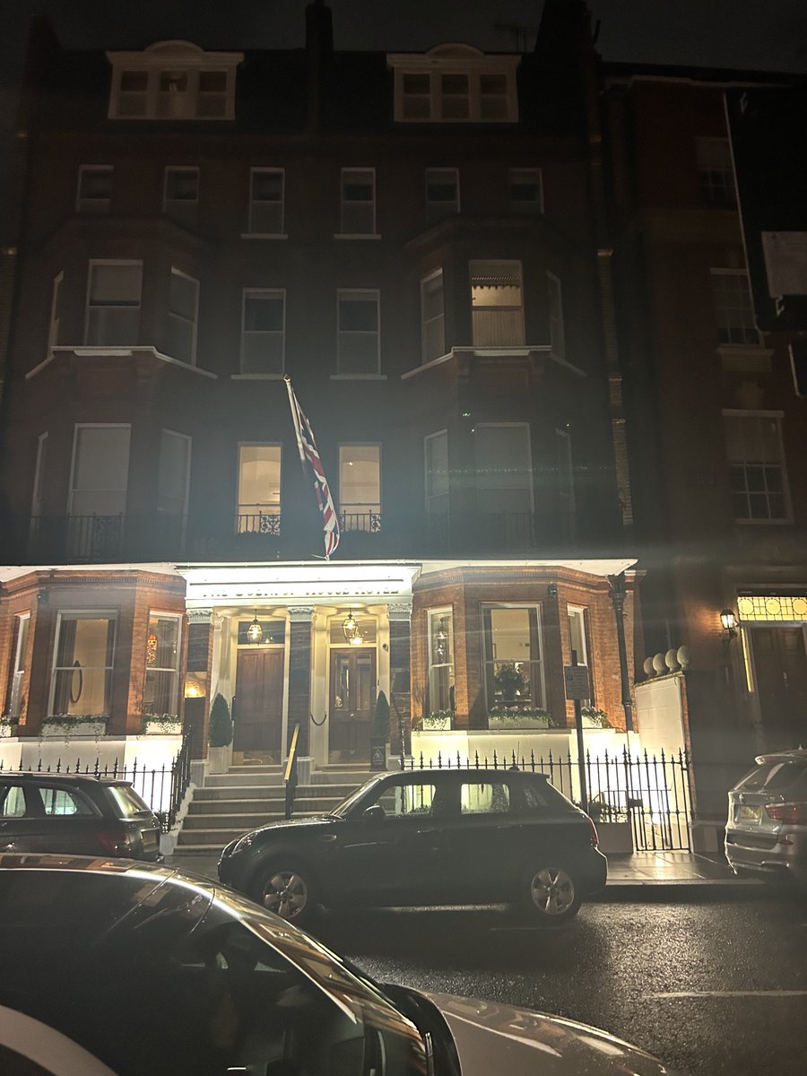 KayeHolland's tweet photo. What a Wednesday 🙌❤️
With thanks to @red_carnation 🙏
#redcarnation #travelwriter #traveljournalist #traveldiaries #travelgirl #hotel #londoncalling https://t.co/t5c5G2ynVz