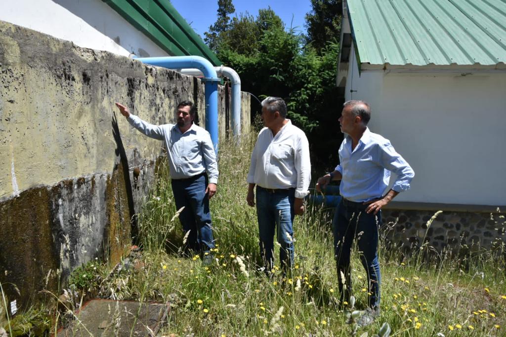 Rolo_Figueroa's tweet photo. Prometimos con Javier Murer que íbamos a comenzar las obras de pavimentación de las calles Primeros Pobladores y Chumuy en el barrio El Mallín. También continuaremos la obra de pavimento en Las retamas y trabajaremos en la remediación del tanque de agua de Loma del Correntoso https://t.co/q0U1zCj4Nb