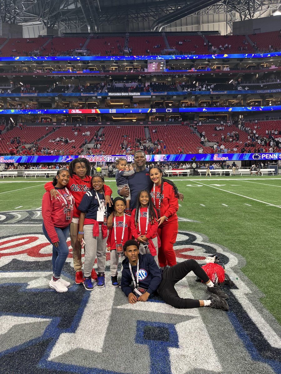 As the kids get older, it gets harder to get everybody in one picture. This game not only brings complete strangers together but does the same for my own Family! #Thankful #Perspective #9Deep❤️💙