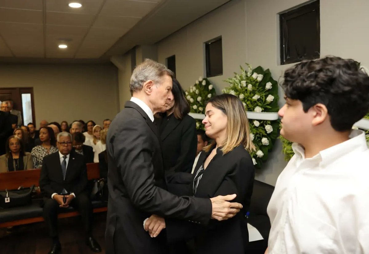 El canciller Roberto Álvarez acompañó a la familia Dannenberg-Mateo en el Memorial para dar el último adiós al Honorable Señor Frank Hans Dannenberg Castellanos, quien en vida se desempeñaba como embajador de República Dominicana en Canadá.