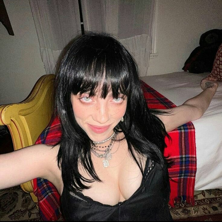 billiepics_'s tweet photo. Billie Eilish https://t.co/vK0kRNqiaE