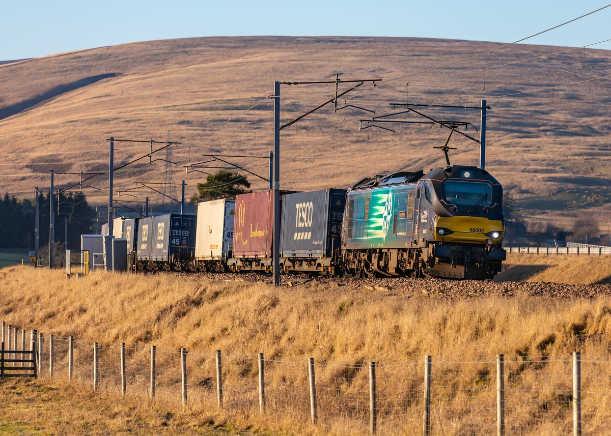 Not only is this train taking truck loads off the roads...it's electric, too! #FreightFriday @DRSgovuk