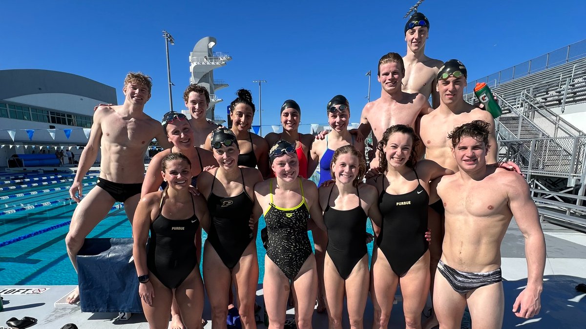PurdueMSwimDive's tweet photo. Breaststroke Group enjoying those beautiful blue skies South Florida has blessed us with all week.
π #BoilerUp x @PurdueWSwim x #TrainingTrip βοΈ https://t.co/9TBHem03dM