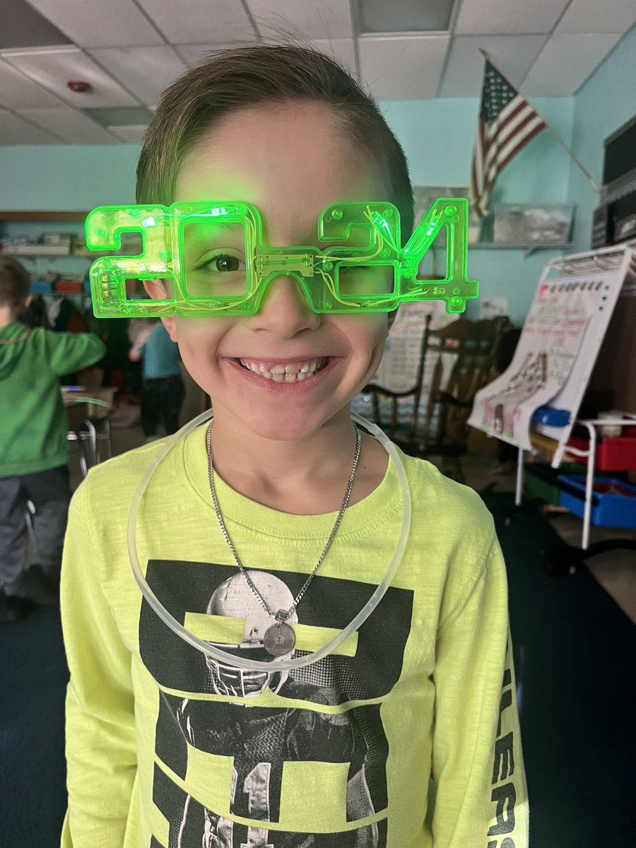 We earned a GLOW PARTY for good behavior!! 🩷❤️🧡💛💚🩵💙💜 #havingfuninroom1 @CCSPrincipal