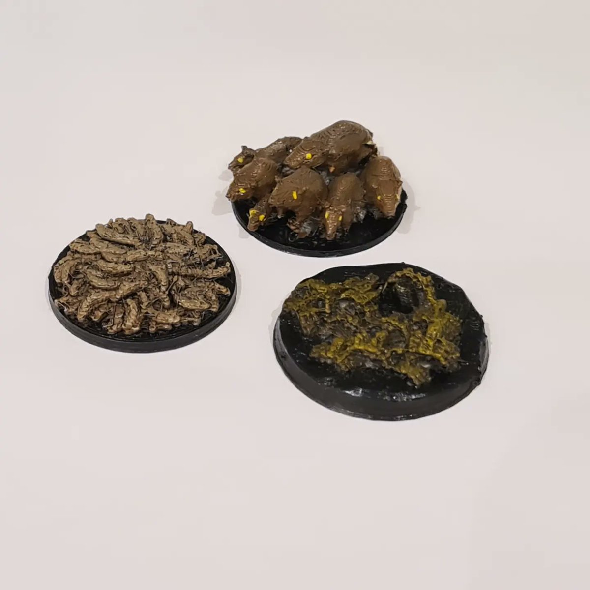emset03's tweet photo. Some quick swarms to warm up and then a mini that I've been waiting a long time to paint, Trudy the Ruby Wyrmling from MCDM.

#miniatures #DnD #mcdm https://t.co/ruZJKU9CTY