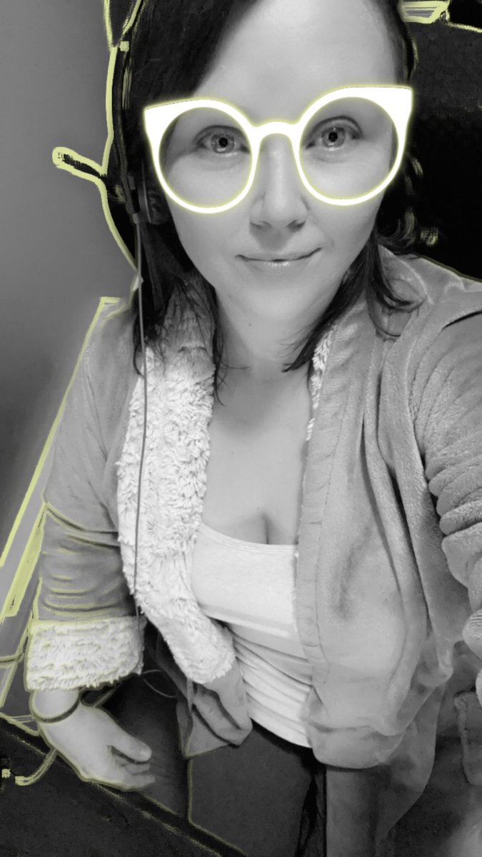 Christa_noK's tweet image. Bitta overtime won’t kill me 💰💰 #workworkwork #remotework #pjsallday #workingmom