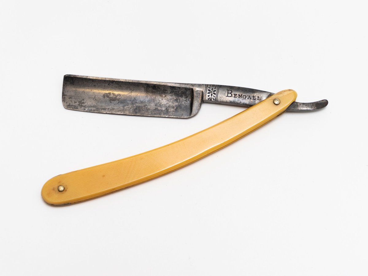 Throwback Thursday! Can you imagine trusting a knife blade near your face? This Bengall straight razor was made in Sheffield England, but owned by a Queenslander.

See more personal items at their "It's Personal" Exhibit at buff.ly/3S4yLp7 
City of Moreton Bay: PRHM-5578
