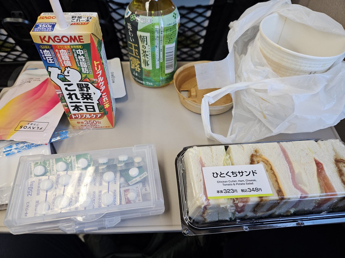 kata3961's tweet photo. 在来線が大幅に遅れていたので新幹線指定でゆったり、正月くらい😄 https://t.co/YuwpGX9fbM