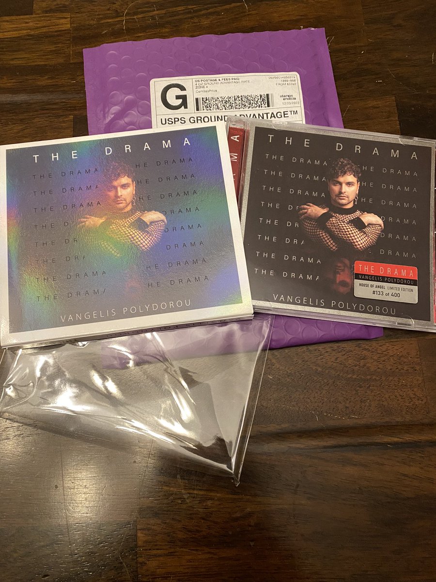 Haku100M's tweet photo. Can we chat about this, friends! 😃it’s arrived today and is fabulous. ❤️‍🔥

Hope you are proud, @VangelisPoly @BoyGeorge ….  Very lovely! #melodrama #catseyes #Secrets #KylieTShirt #rabbithole https://t.co/d0Y5JmXYlv