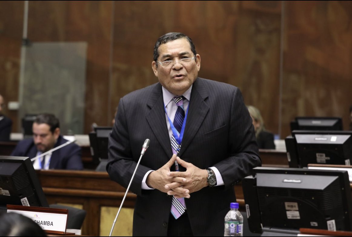 Es imprescindible potenciar la generación de energía térmica a partir del uso del gas natural. Concluir los proyectos ya iniciados y financiar los programados. Si no diversificamos nuestras fuentes de generación, estaremos a las puertas de un colapso sin precedentes.