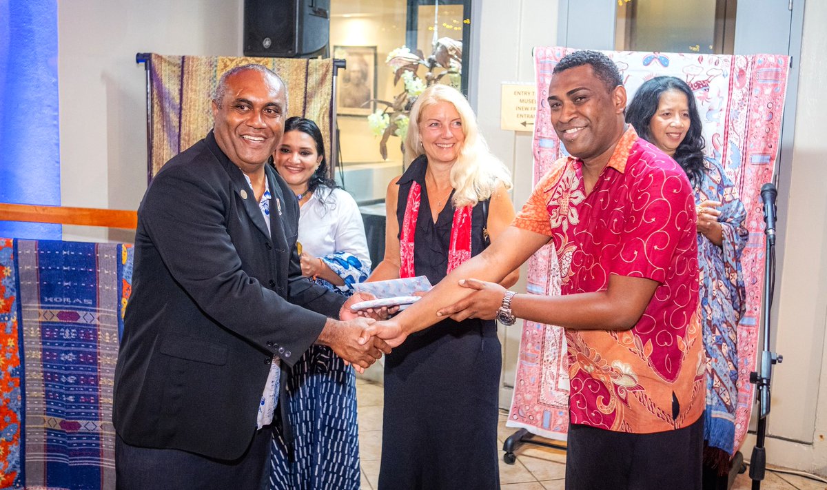 Maciusela Raitaukala is an @AustraliaAwards alumnus. His passion for Fiji's art, heritage, and cultural sector shines through in his advocacy work. As the Director of the Fiji Arts Council, he promotes and supports artists in 🇫🇯. Keep up the great work Maciusela!